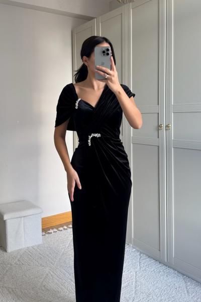 Felicia Omuz Taş Detay Kayık Yaka Kadife Abiye 9361 Siyah