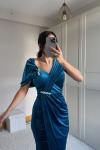 Felicia Omuz Taş Detay Kayık Yaka Kadife Abiye 9361 Turkuaz