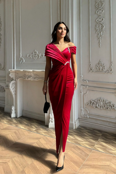 Felicia Omuz Taş Detay Kayık Yaka Kadife Abiye 9361 Kırmızı